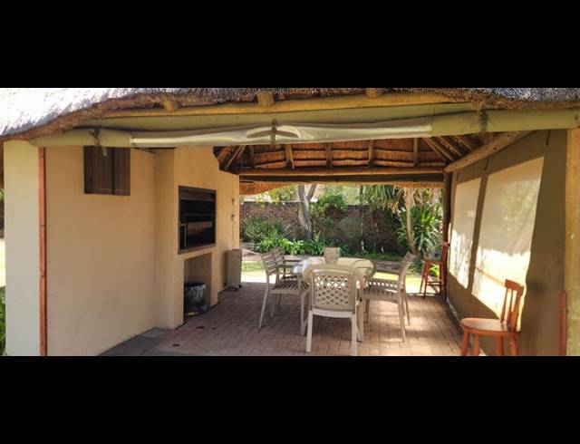 6 BEDROOM HOUSE FOR SALE IN SECUNDA CENTRAL